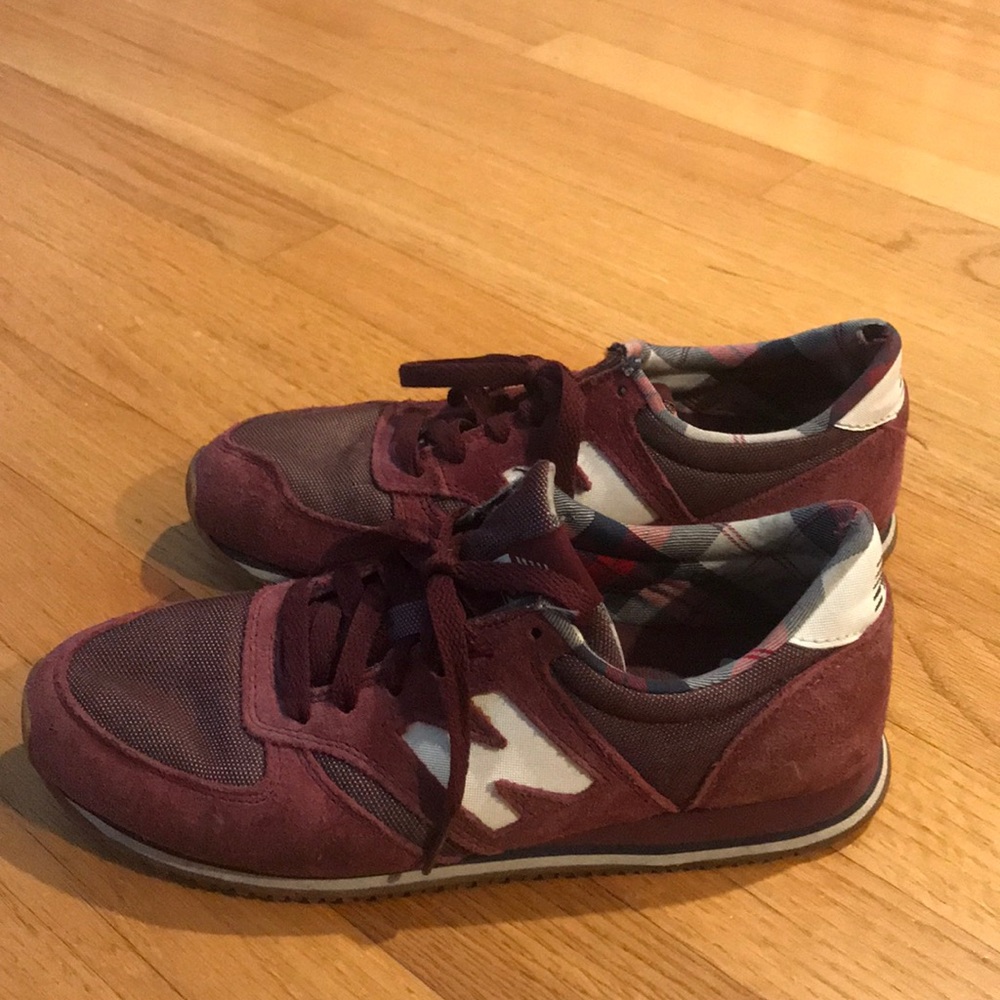 New balances dark red women sneakers